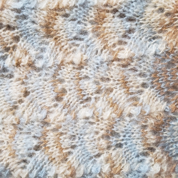 Handmade women's wool knit V-neck ballon sleeves sweater - Picture 9 of 12